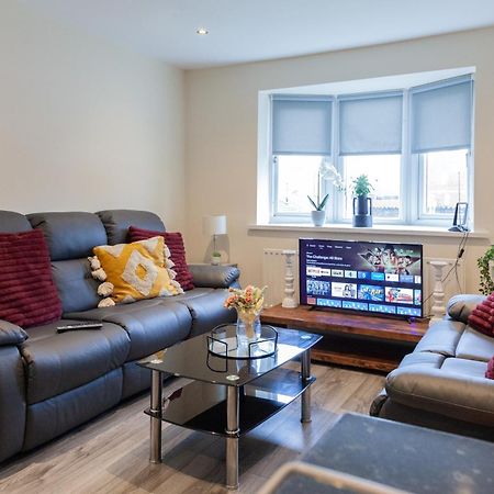 Pinfold Court Apartments Ноуслі Екстер'єр фото