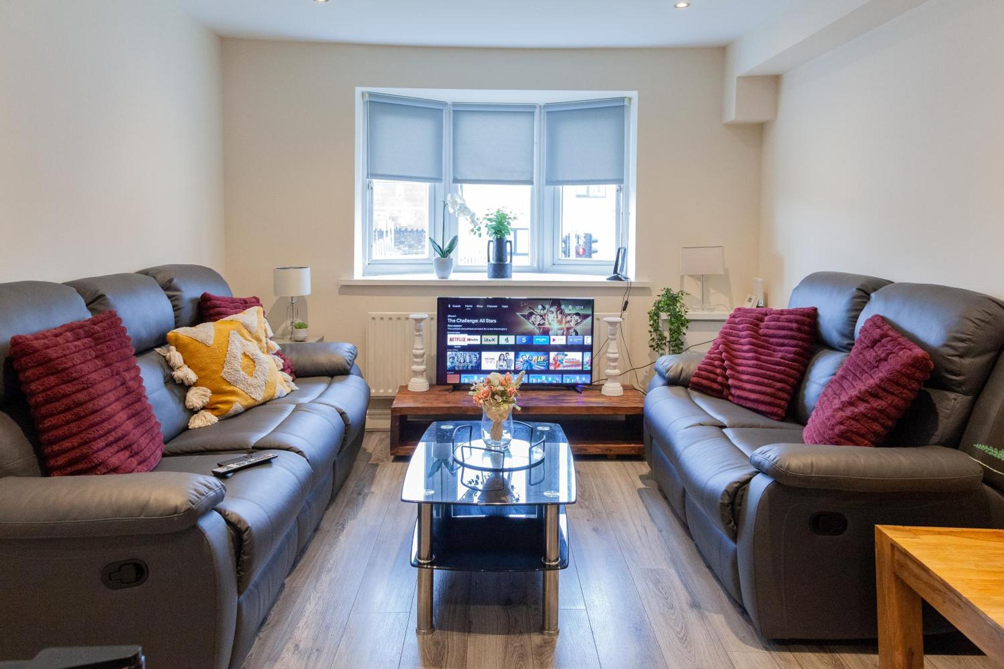 Pinfold Court Apartments Ноуслі Екстер'єр фото