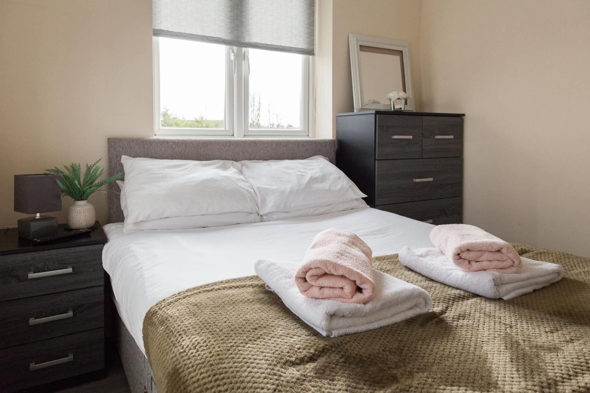 Pinfold Court Apartments Ноуслі Екстер'єр фото