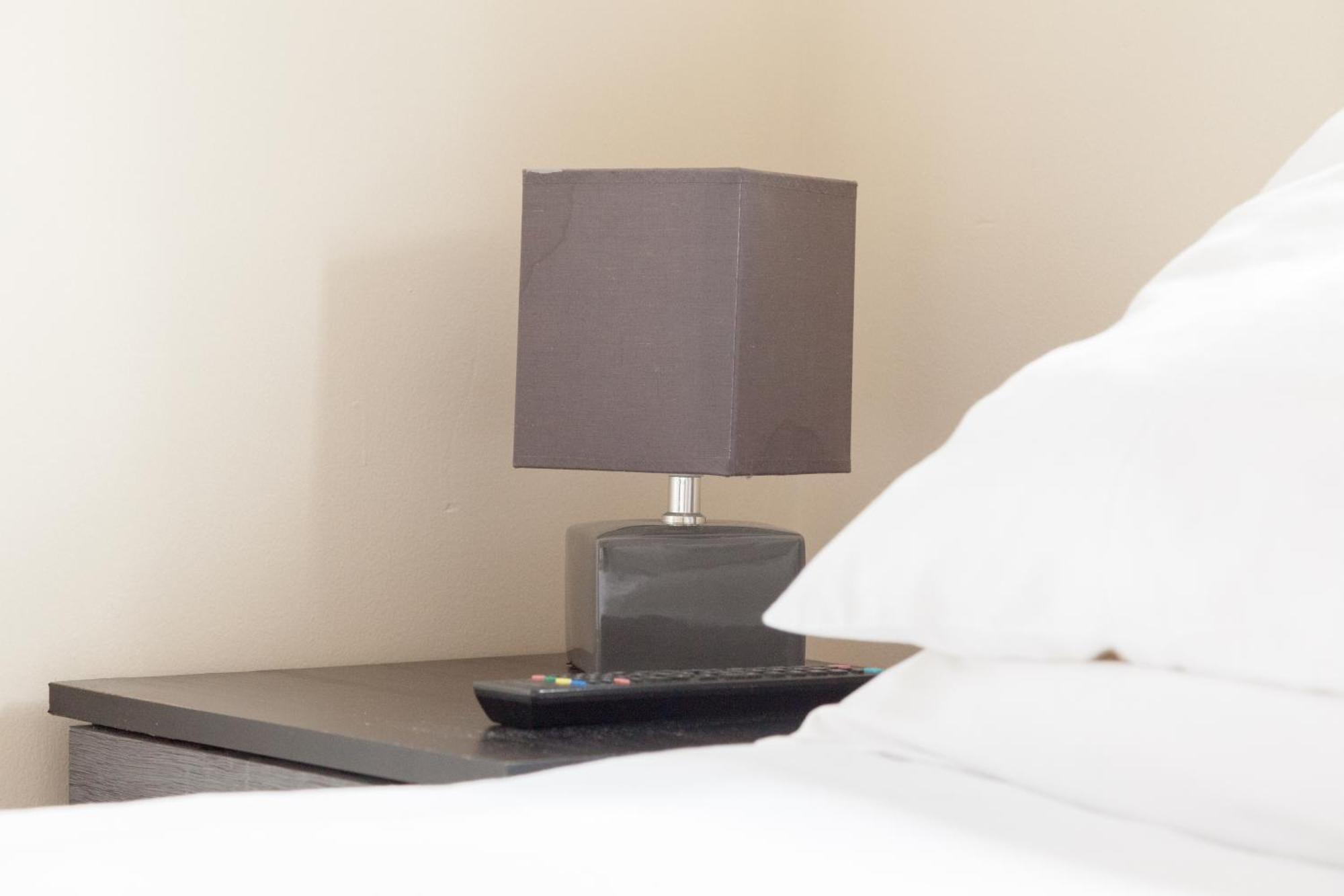 Pinfold Court Apartments Ноуслі Екстер'єр фото