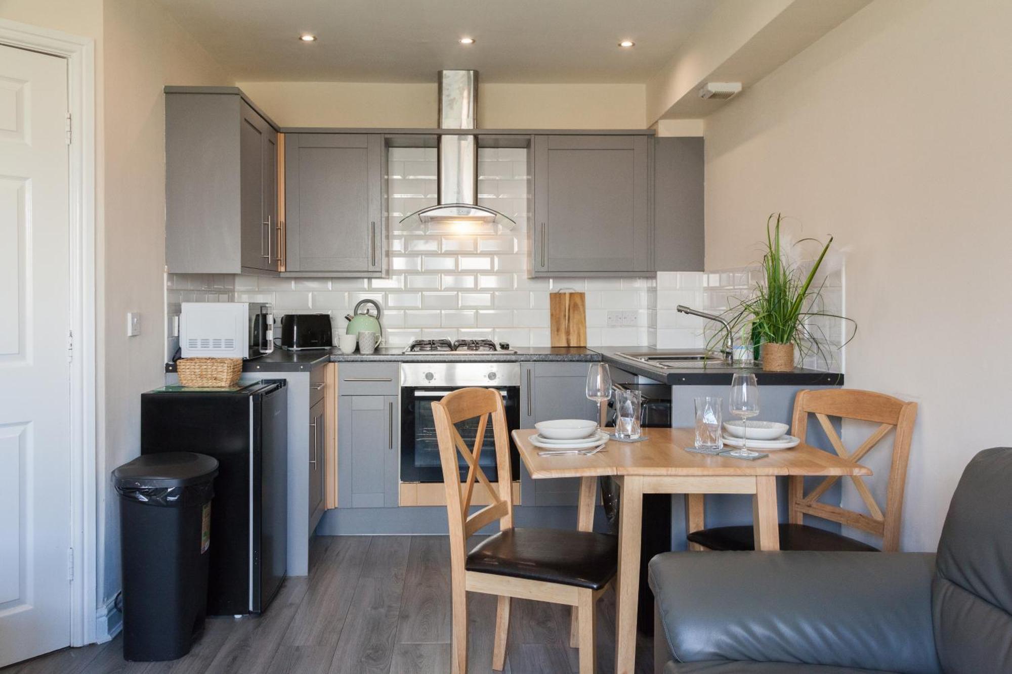 Pinfold Court Apartments Ноуслі Екстер'єр фото