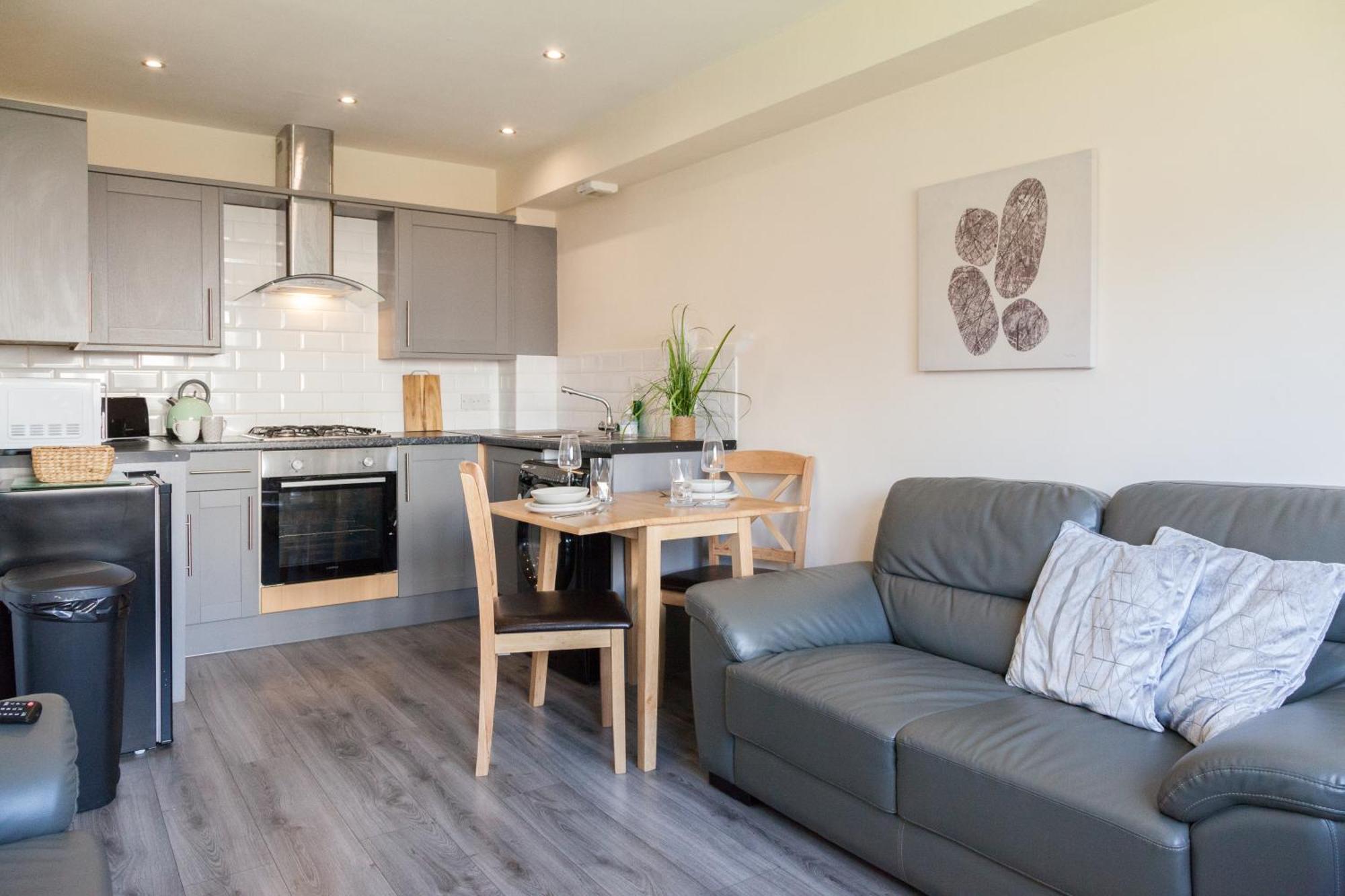 Pinfold Court Apartments Ноуслі Екстер'єр фото